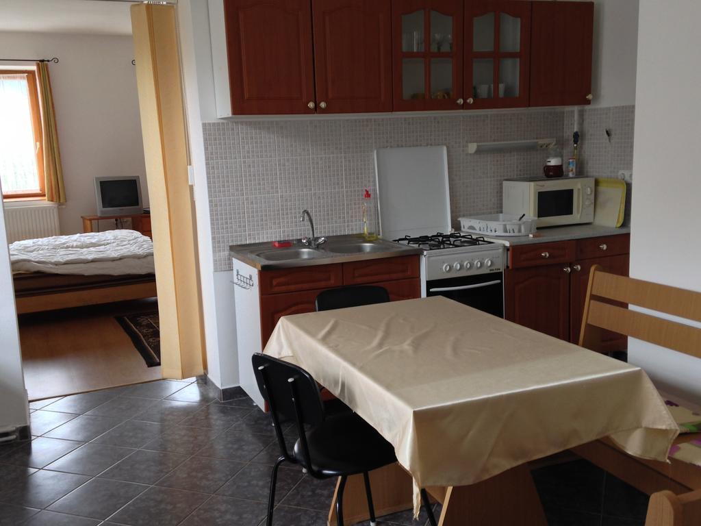 Petra Apartmanok Velem Oda fotoğraf